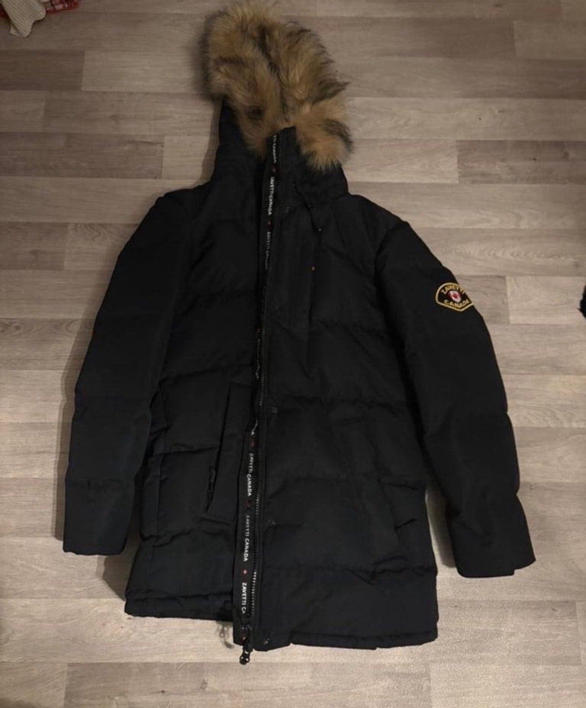 Zwarte Zavetti Canada winterjas met bontkraag, Kleding | Dames, Ophalen of Verzenden, Nieuw, Maat 42/44 (L), Zwart