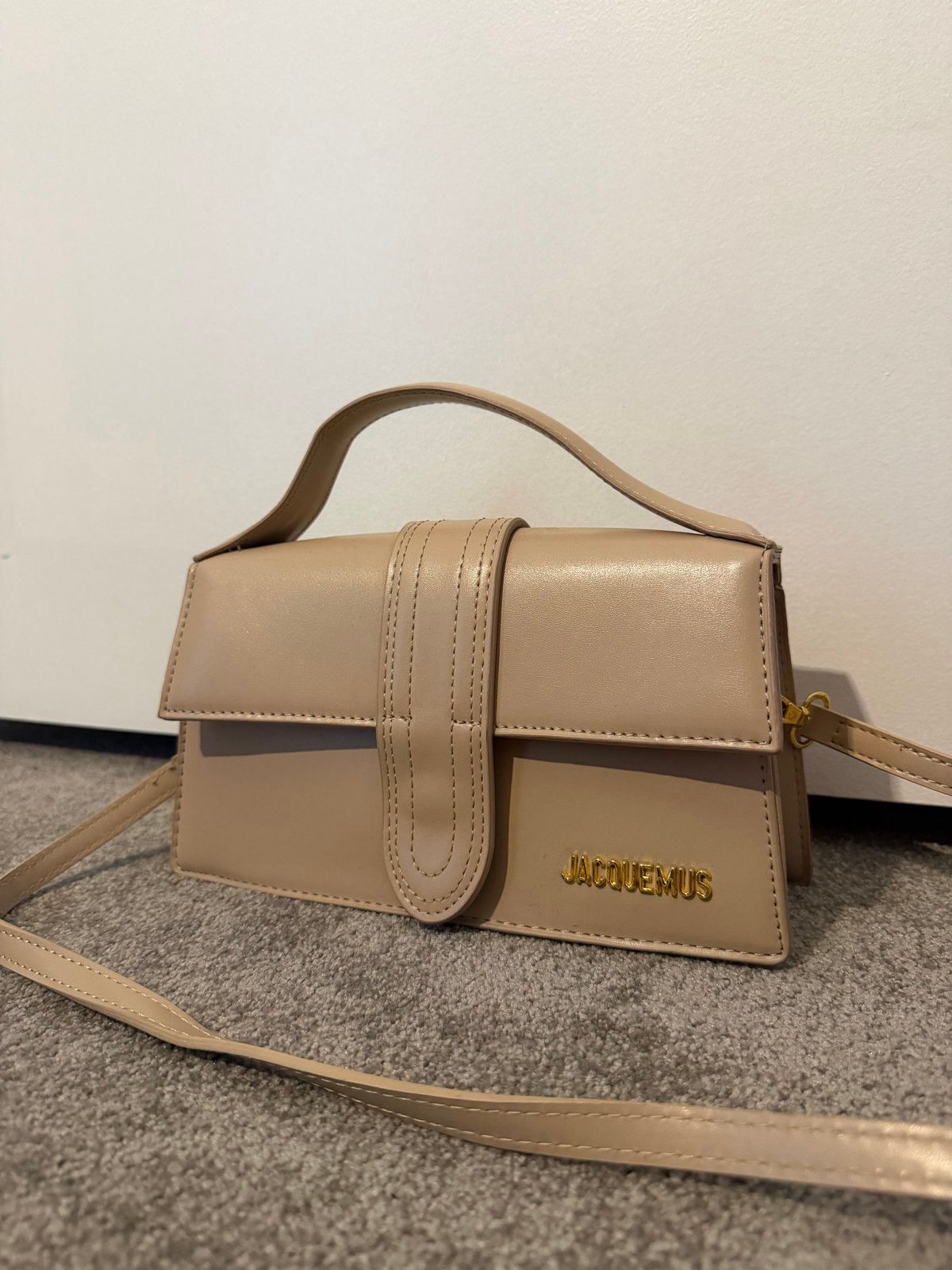 Jacquemus tasje - Nooit gedragen!, Ophalen of Verzenden, Nieuw, Beige, Schoudertasje