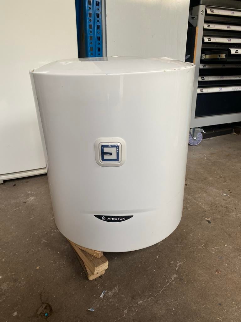 Ariston BLU1 R 50 V EU Elektrische Boiler 50L, Doe-het-zelf en Verbouw, Geisers en Boilers, Zo goed als nieuw, Ophalen of Verzenden