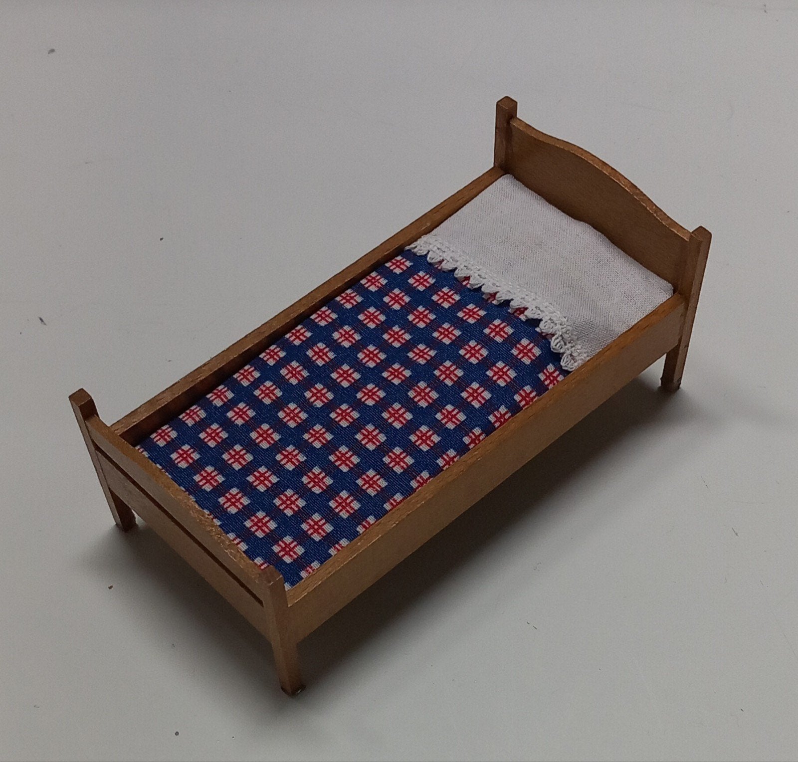 Lundby bed met beddengoed, Kijk,Kies en Koop!, Poppenhuis, Manon.1977@live.nl, Gebruikt, Ophalen of Verzenden