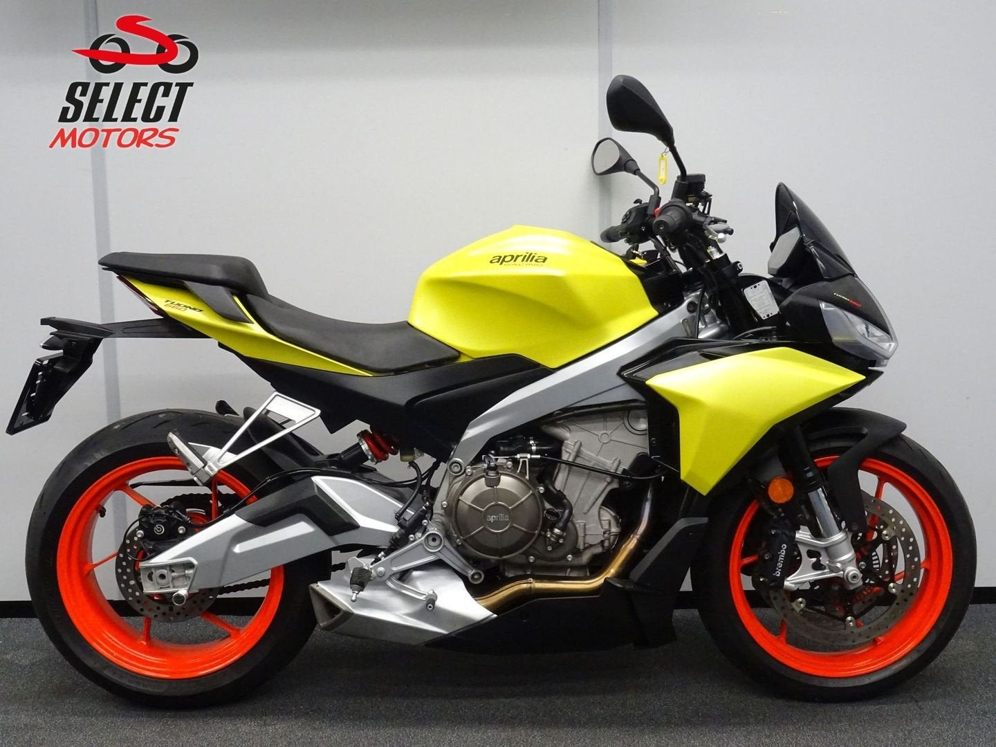 ZEER MOOIE APRILIA TUONO 660 ABS 70 kw  (bj 2016), Motoren, 4 cilinders, Motorrijbewijs A, Onbekend, APRILIA