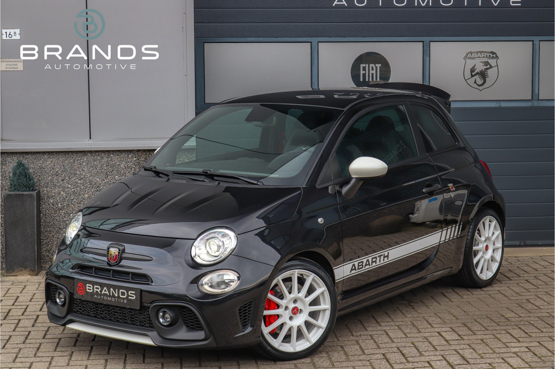 Abarth 695 1.4 T-Jet Esseesse Zeer uniek 1 van de 695 Garant, Auto's, Dealer onderhouden, 15 km/l, Gebruikt, 4 cilinders