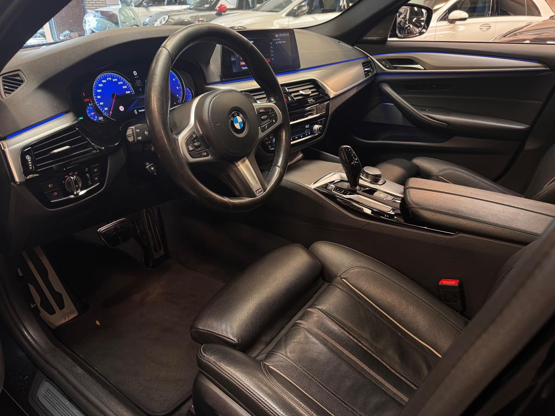BMW 5-serie Touring 540i xDrive High Exe M-Sport Panodak Tre, Auto's, Automaat, Dealer onderhouden, Gebruikt, Euro 6