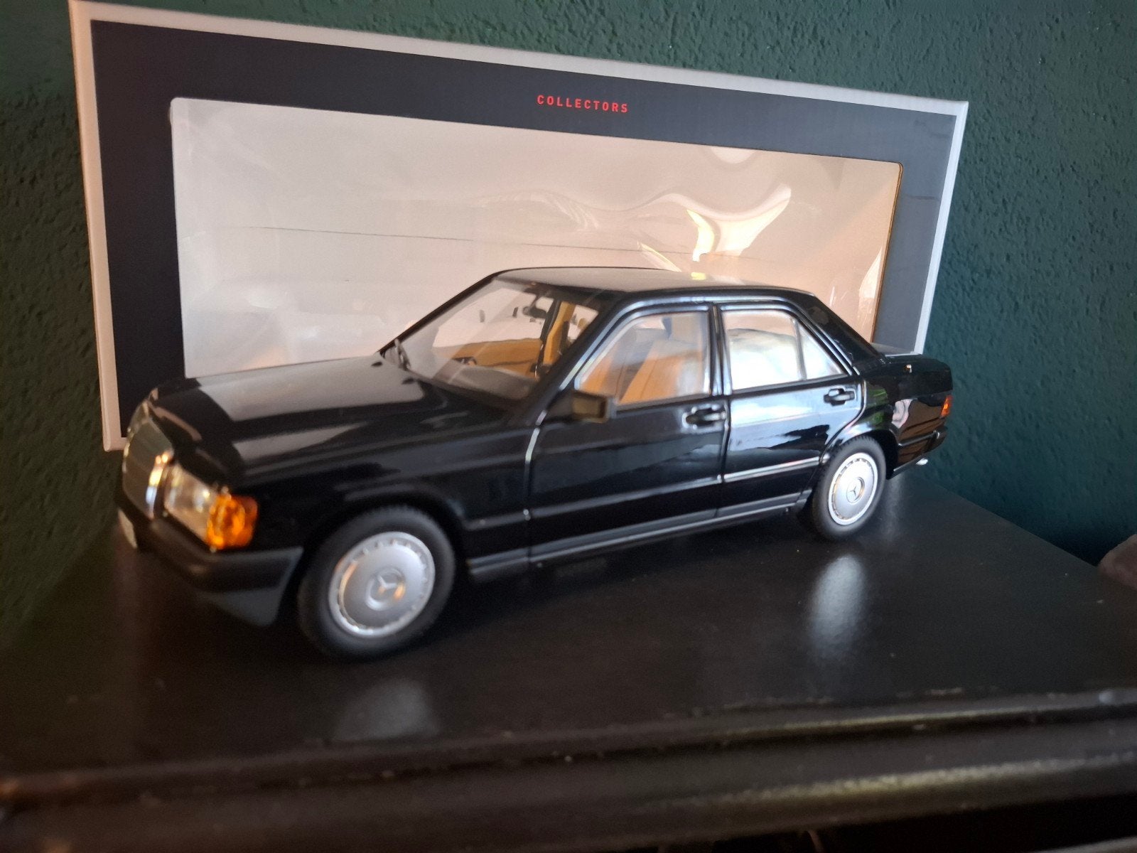 Norev Mercedes 190 1:18 Zwart met doos, Ophalen of Verzenden