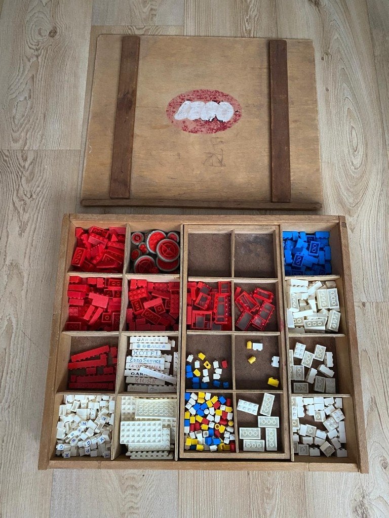Lego vintage houten gevulde kist met blokjes, Inclusief doos, Gebruikt, Lego, Ophalen of Verzenden