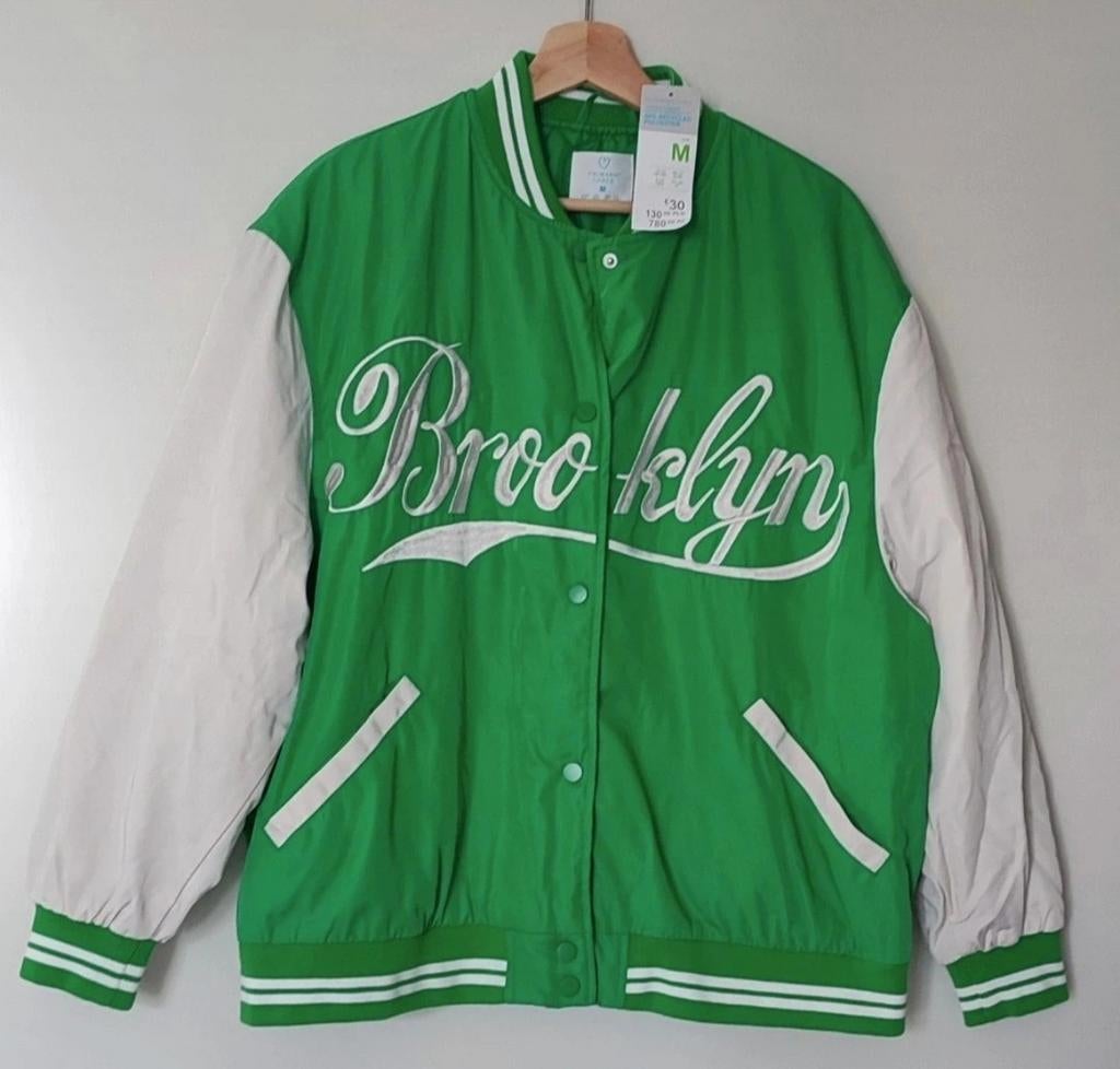 Groene varsity jacket met 'Brooklyn' opdruk - Maat M, Kleding | Dames, Jassen | Zomer, Nieuw, Maat 38/40 (M), Groen, Verzenden
