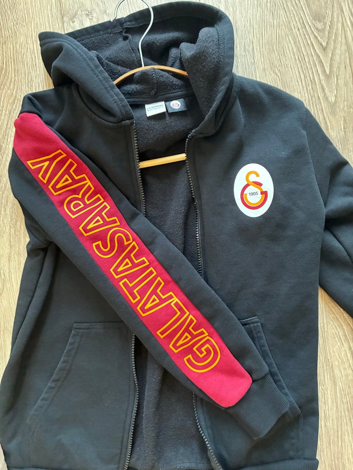 LC Waikiki Galatasaray Hoodie - maat 140, Ophalen of Verzenden, Gebruikt, Jongen of Meisje, Trui of Vest
