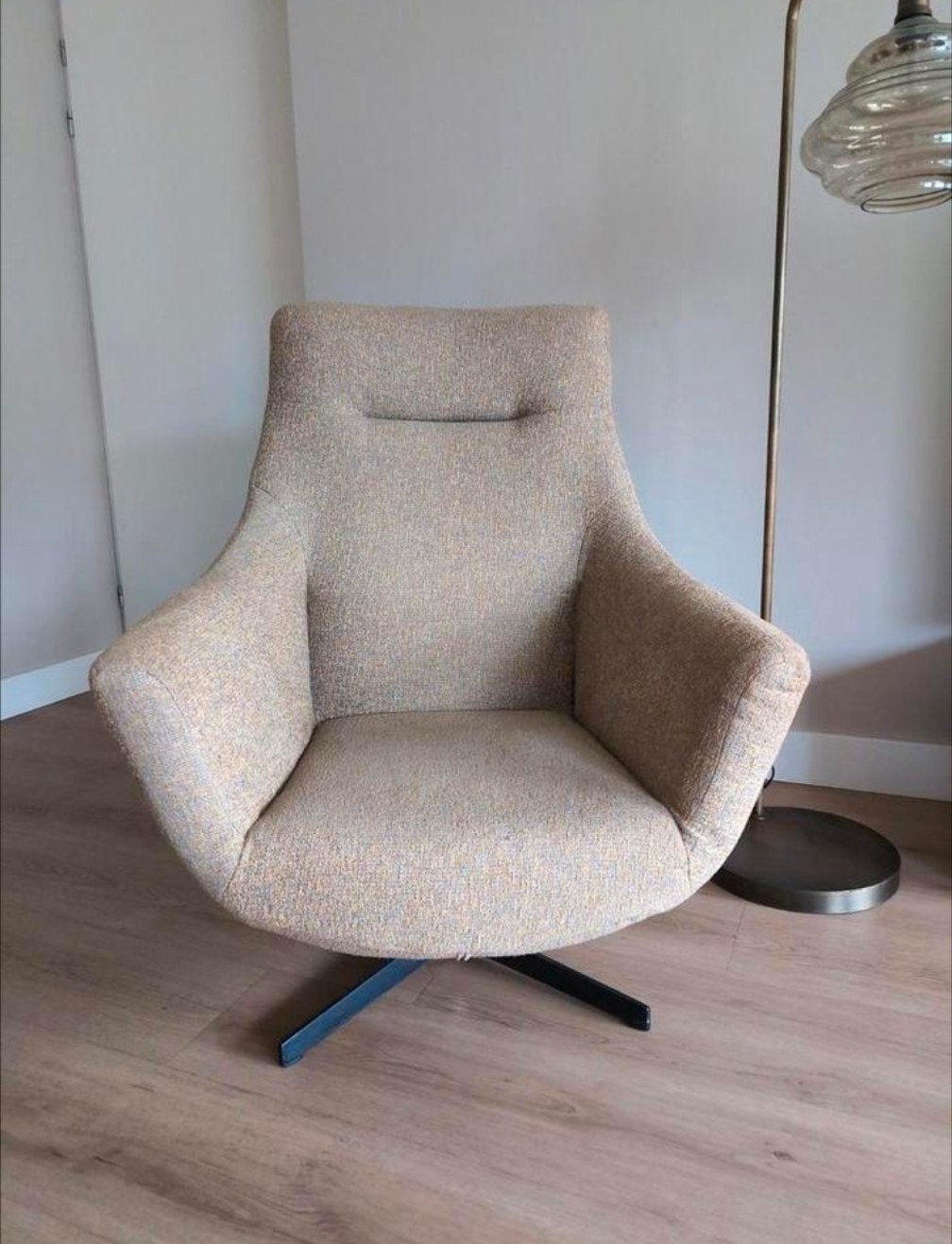 Hoge draaifauteuil beige grijs oker met zwarte matte poot, Ophalen, Modern, Comfortabel, Gebruikt, 75 tot 100 cm