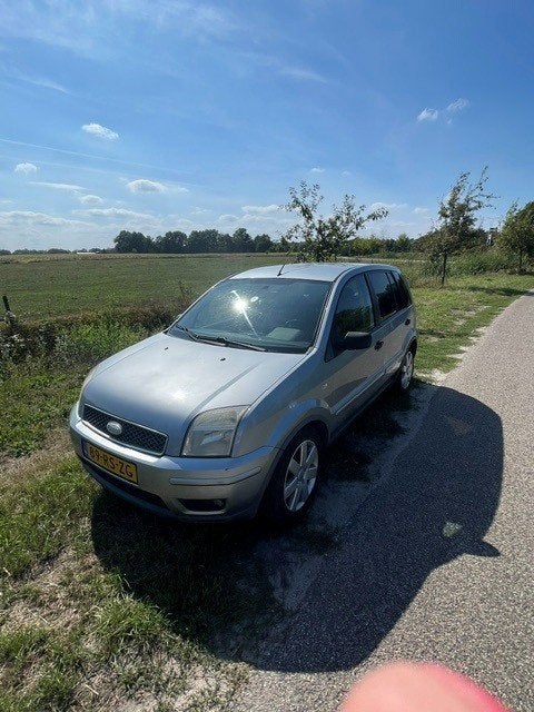 Ford Fusion 1.4 16V 2005 Grijs met trekhaak 238.000km, Auto's, Voorwielaandrijving, 40 €/maand, Centrale vergrendeling, Origineel Nederlands