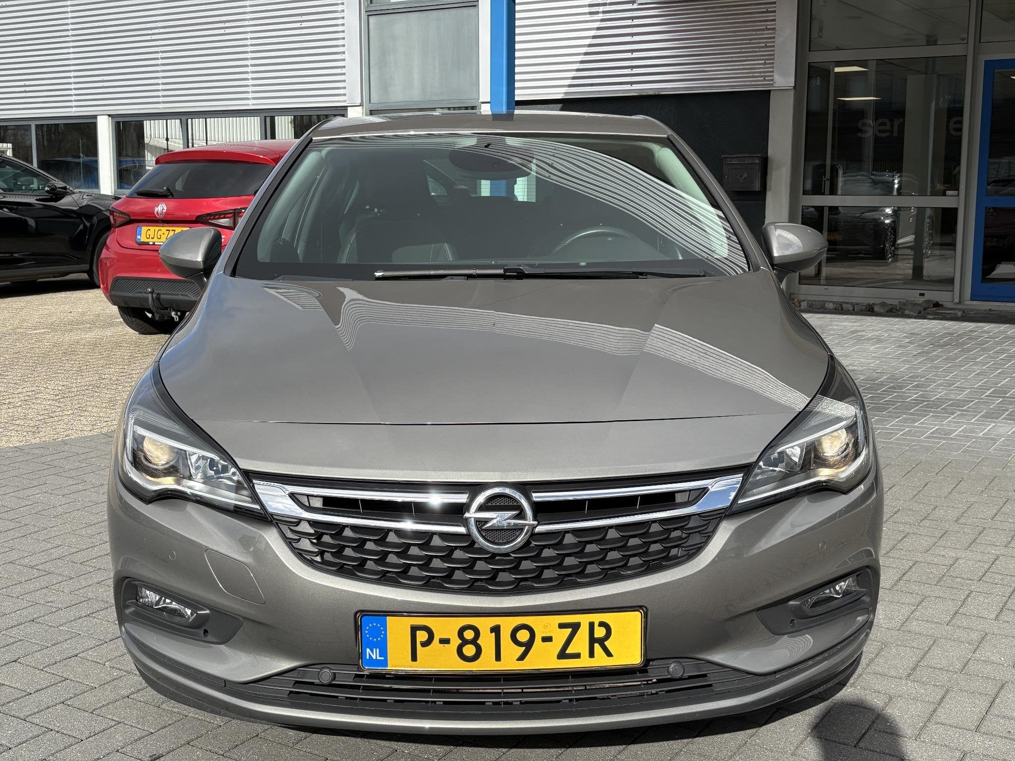 Opel Astra 1.4 Edition 150pk | VOL! | Trekhaak | Stoel- & St, Stof, Gebruikt, 620 kg, Bedrijf