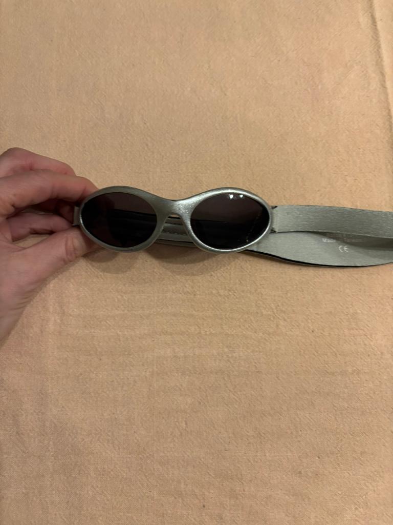 Baby banz kidz banz grijze zilveren uv filter zonnebril!, Ophalen of Verzenden, Zo goed als nieuw, Baby banz