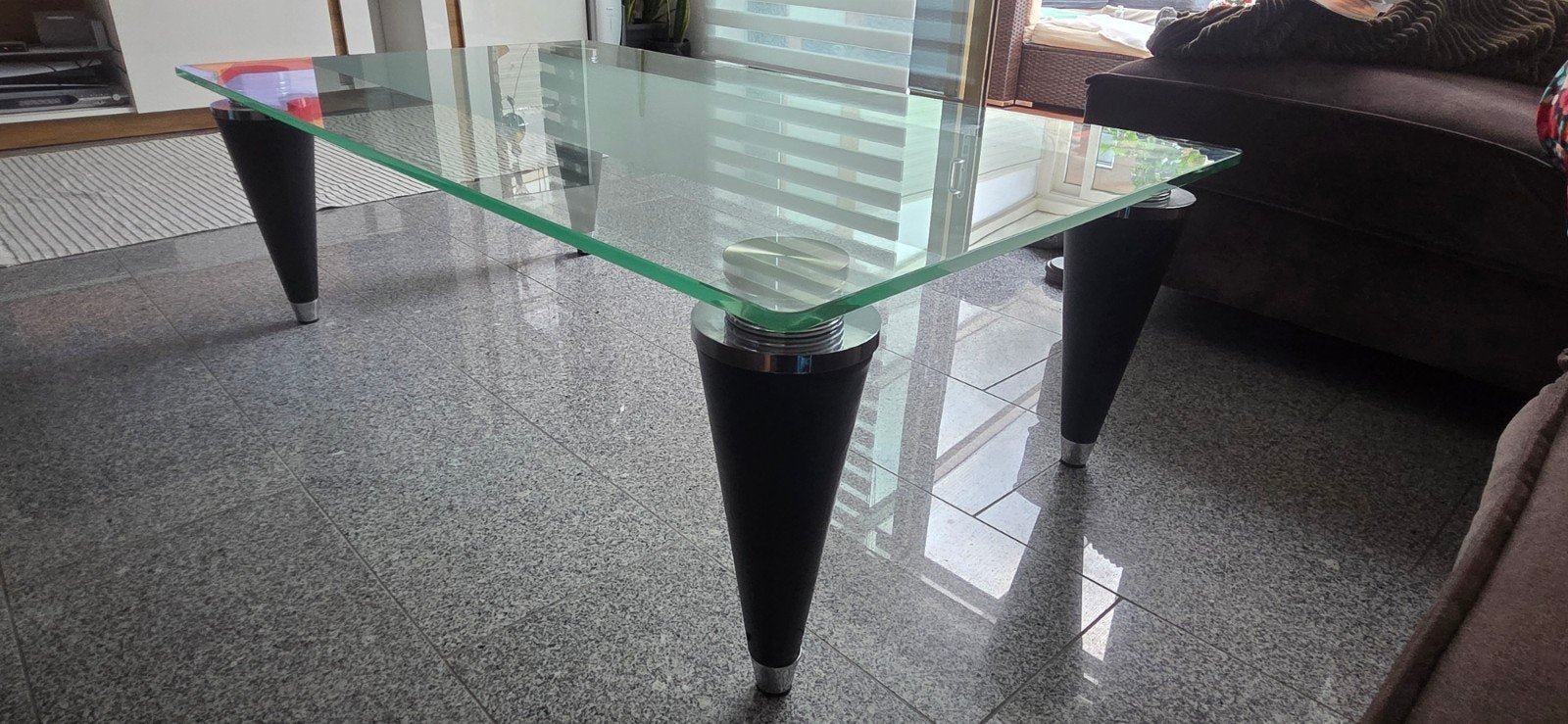 Stevige Glazen salontafel met metalen poten, Ophalen, Gebruikt, 100 tot 150 cm, 50 tot 100 cm