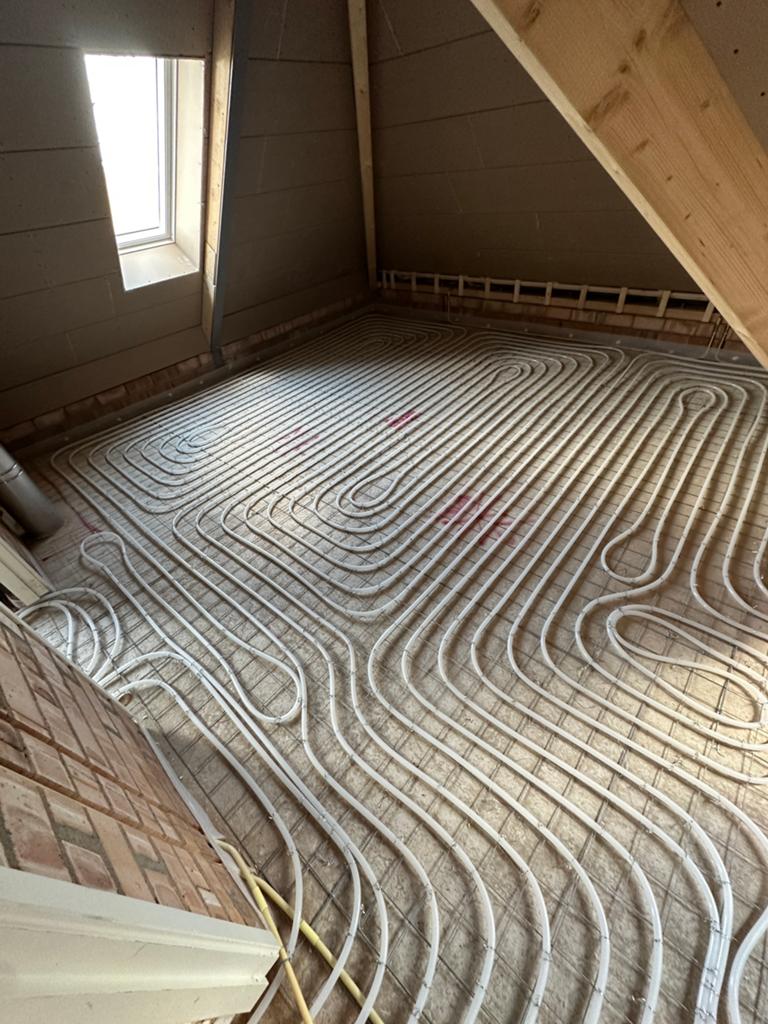 Vloerverwarming frezen, vlechten op netten en tackeren, Ophalen