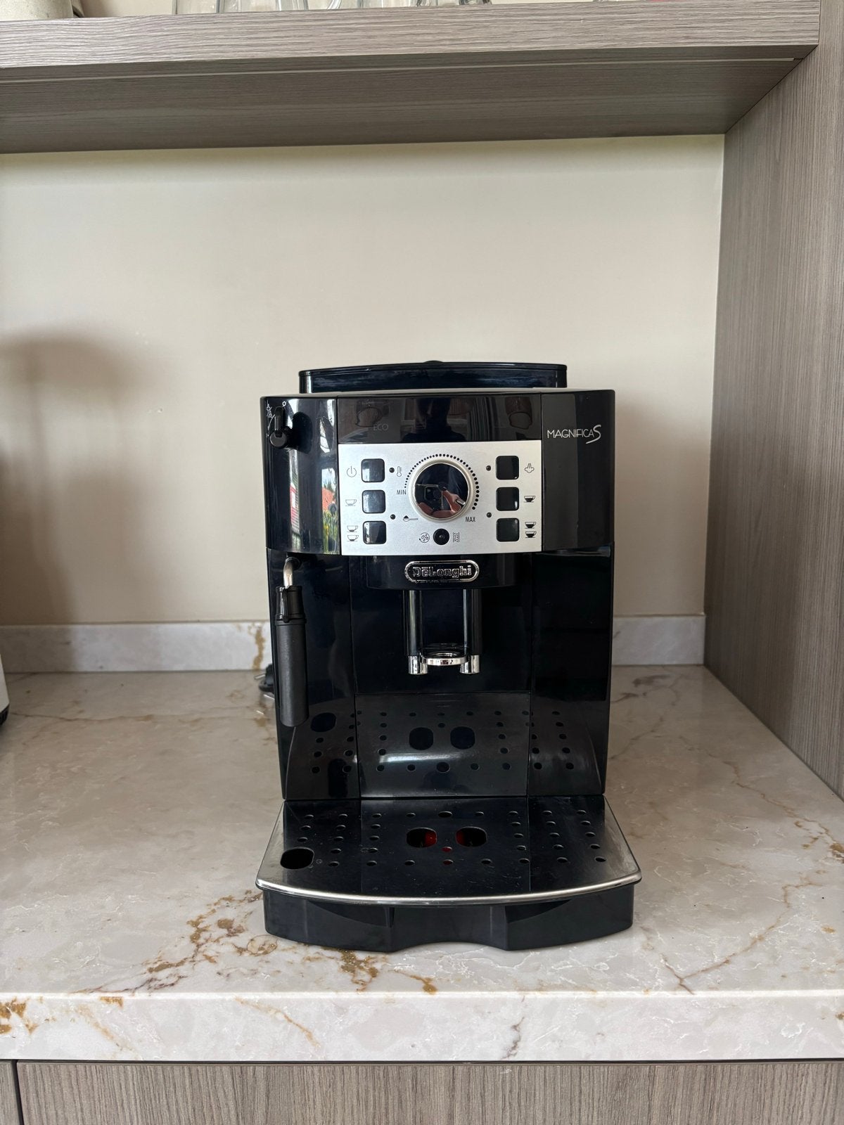 DeLonghi Magnifica S volautomatische espressomachine, Witgoed en Apparatuur, Ophalen, Afneembaar waterreservoir, Gebruikt, Espresso apparaat