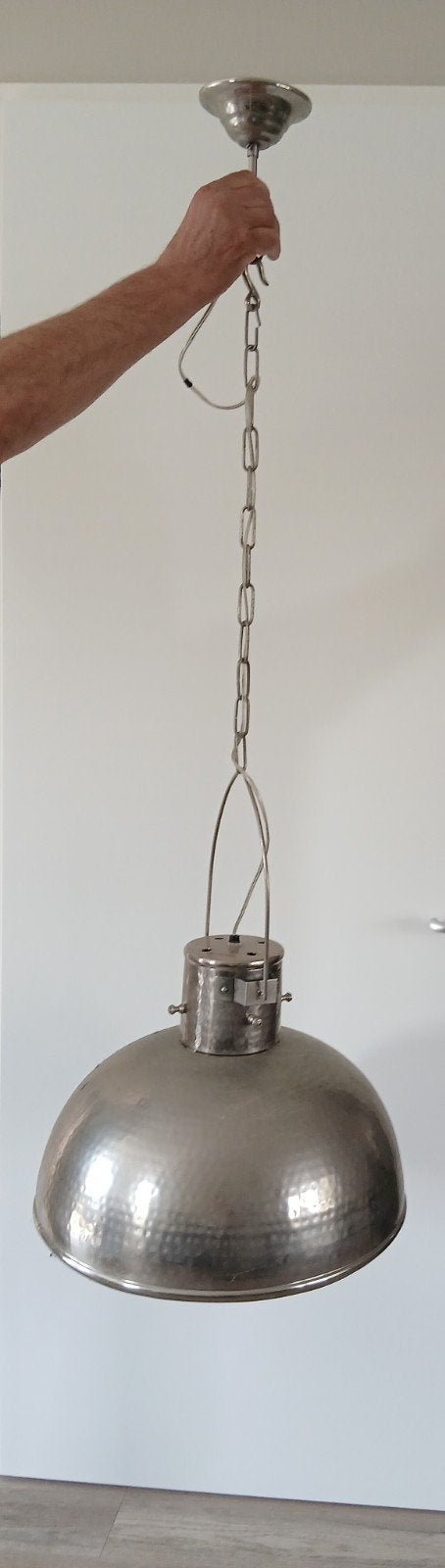 Twee grote industriële hanglamp, gehamerd metaal, zilverkle, Huis en Inrichting, Ophalen, E27 (groot), Zo goed als nieuw, Metaal