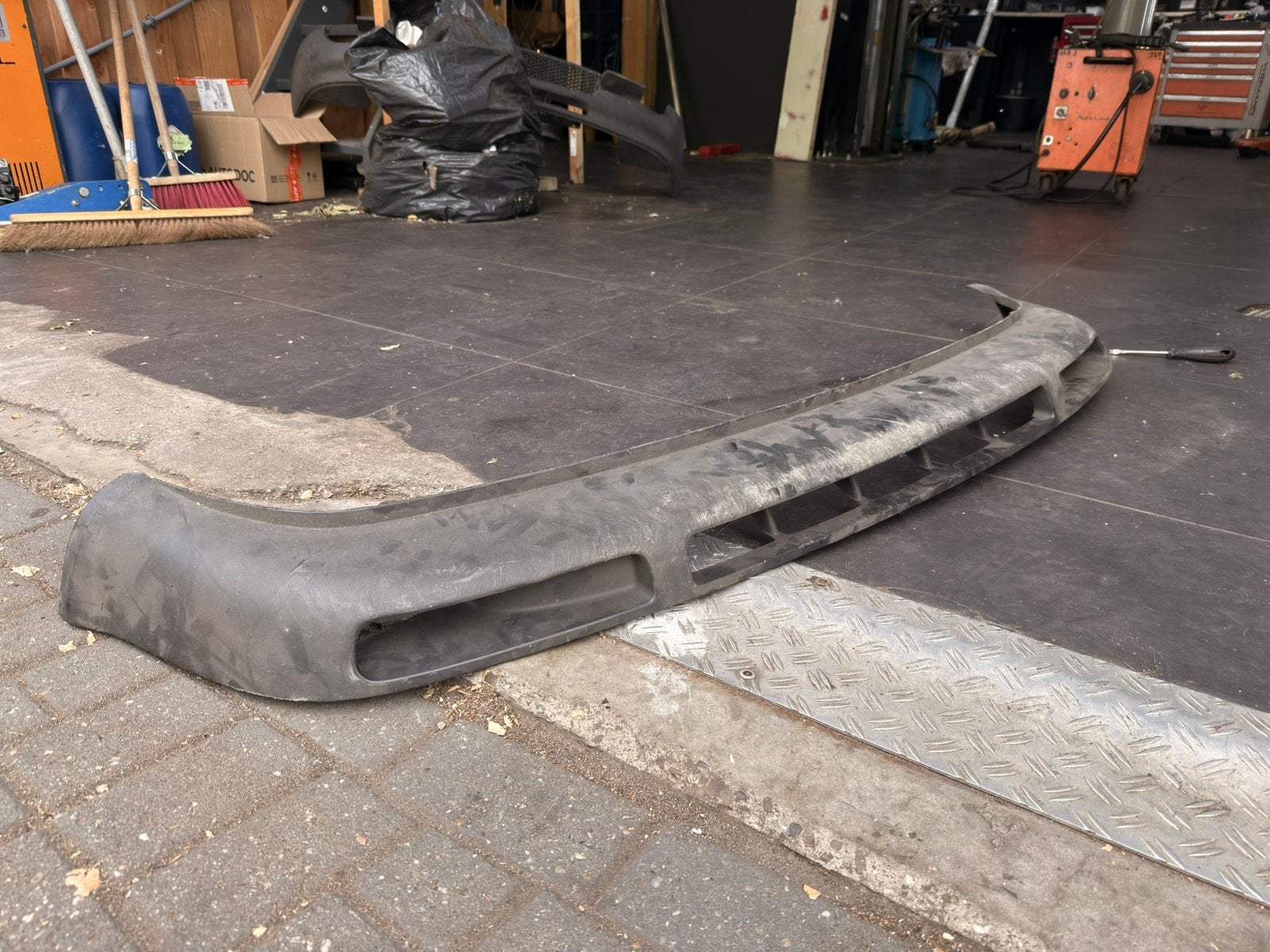 Volkswagen Golf 4 V6 Voorbumper lip, V6, Gebruikt, Golf4, Ophalen of Verzenden
