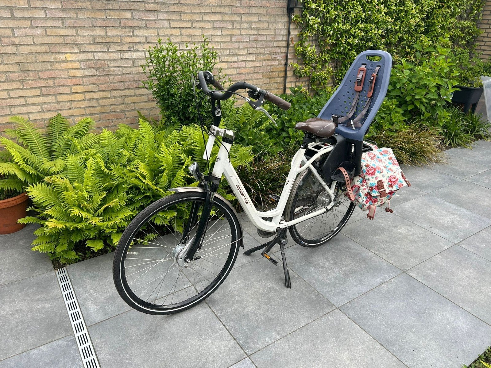 Sparta Amazone Mamafiets met Yepp zitje en bloemenfietstas, Ophalen