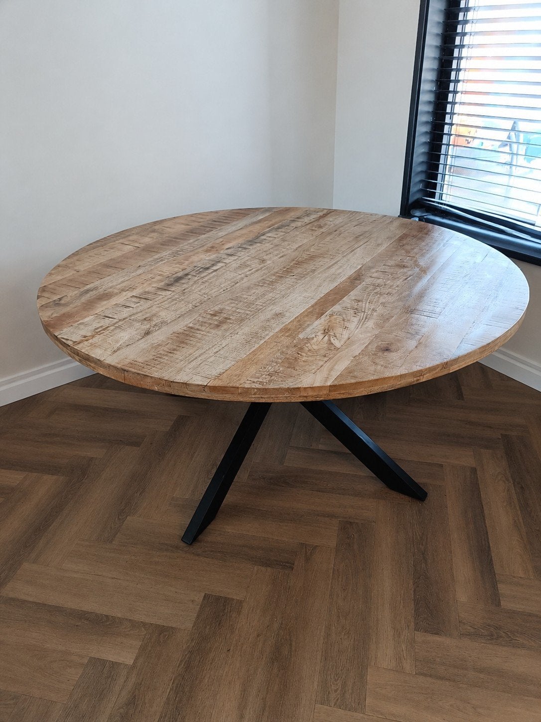 Ronde eettafel  met zwart metalen onderstel, Huis en Inrichting, Gebruikt, 150 tot 200 cm, Rond, 150 tot 200 cm