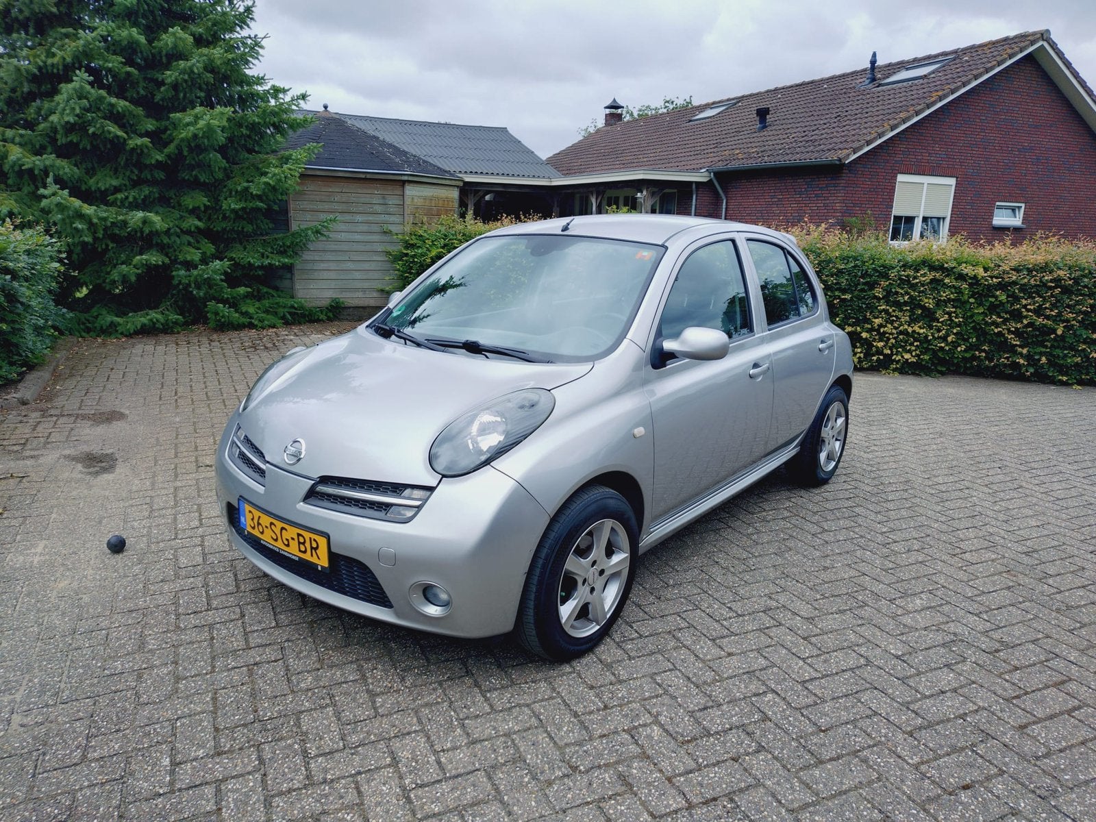 Nissan Micra 1.6 160SR 5 deurs airco keyless entry trekhaak, Auto's, Voorwielaandrijving, 15 km/l, 40 €/maand, 4 cilinders