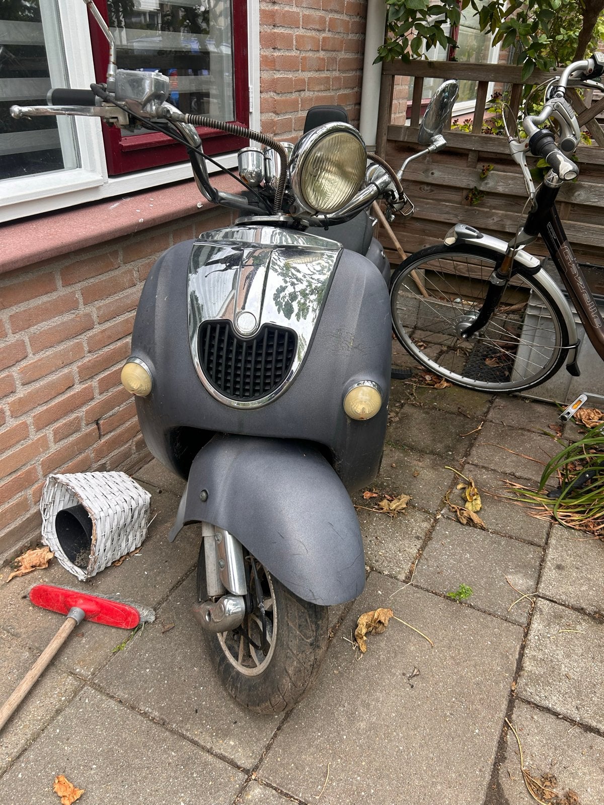 La Souris scooter - Gebruikt, start direct, achterband lek, Fietsen en Brommers, Snorfietsen en Snorscooters, Ophalen of Verzenden