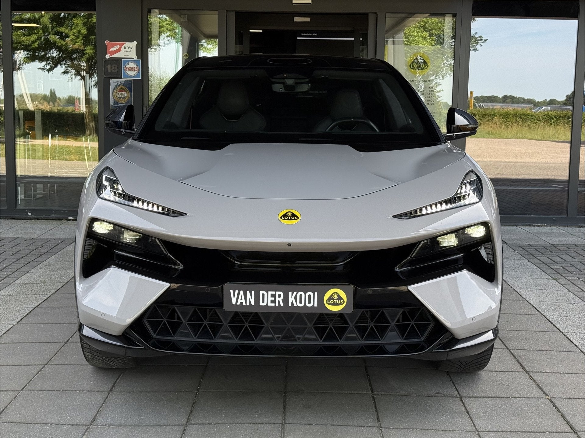Lotus Eletre EDS 450 4WD 112 kWh (bj 2023, automaat), Auto's, Automaat, Gebruikt, Zwart, Vierwielaandrijving