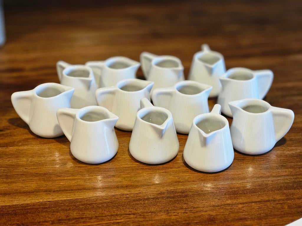 Brocante tiny melkkannetjes porseleinen Regout Maestrichts, Ophalen of Verzenden