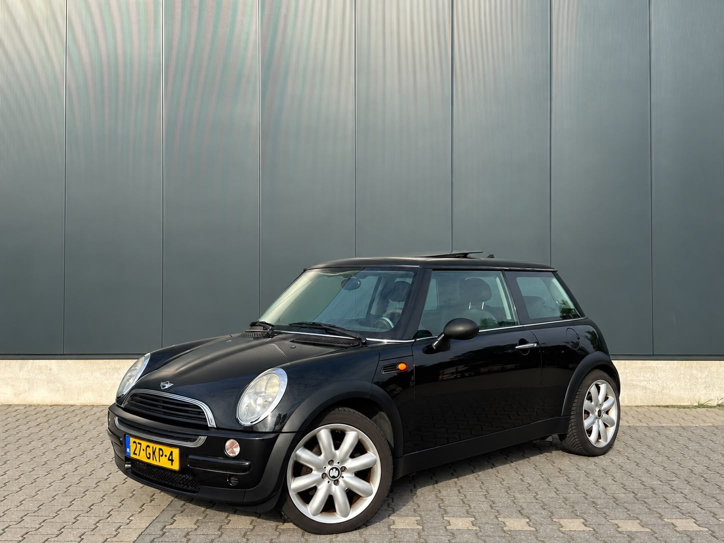 Mini 1.6 16V ONE 2002 Zwart | Pano | PDC | Clima | LMV, Auto's, Voorwielaandrijving, Zwart, 4 cilinders, 4 stoelen