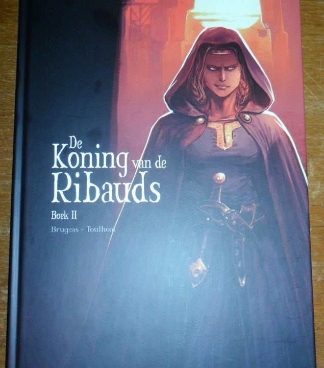SAGA Uitgave HC / Koning van de Ribauds - Ronan Toulhoat, Eén stripboek, Ophalen of Verzenden, Zo goed als nieuw
