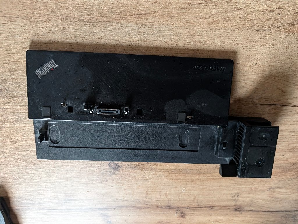 Te koop: 2x ThinkPad Ultra Dock 40A2 docking stations, Ophalen of Verzenden, Gebruikt, Docking station, Lenovo ThinkPad