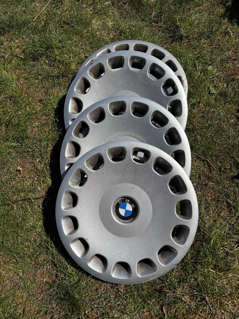 BMW wieldoppen voor 15 inch stalen velgen, Ophalen, Gebruikt