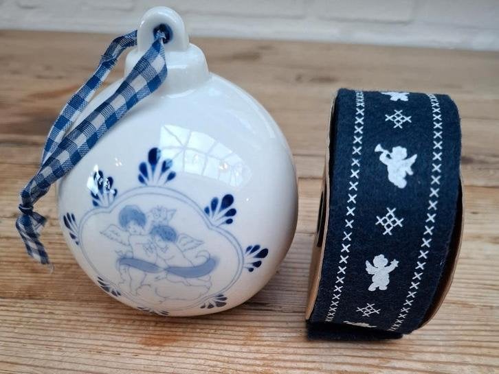 Grote porseleinen kerstbal en rol vilt met engeltjes, KERST, Ophalen of Verzenden, -, -, -