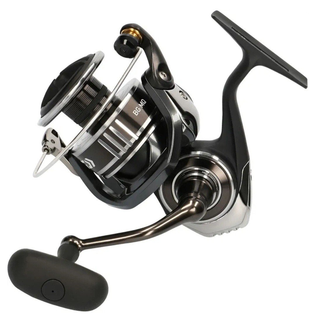 2 x vismolen Daiwa BG MQ 6000D, Watersport en Boten, Ophalen of Verzenden, Zo goed als nieuw, Molen