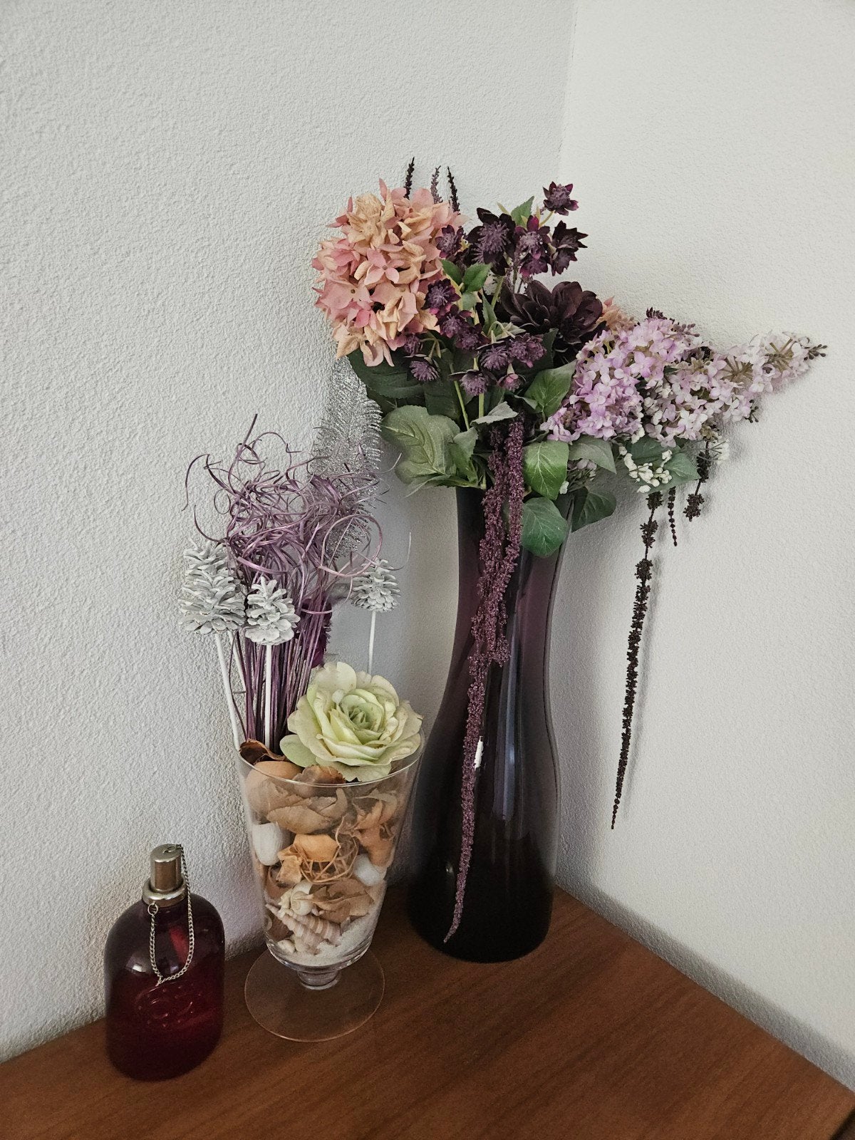 Paarse decoratieset inclusief hoge paarse vaas, Huis en Inrichting, Woonaccessoires | Vazen, Ophalen, Gebruikt, Paars, Inclusief decoratie