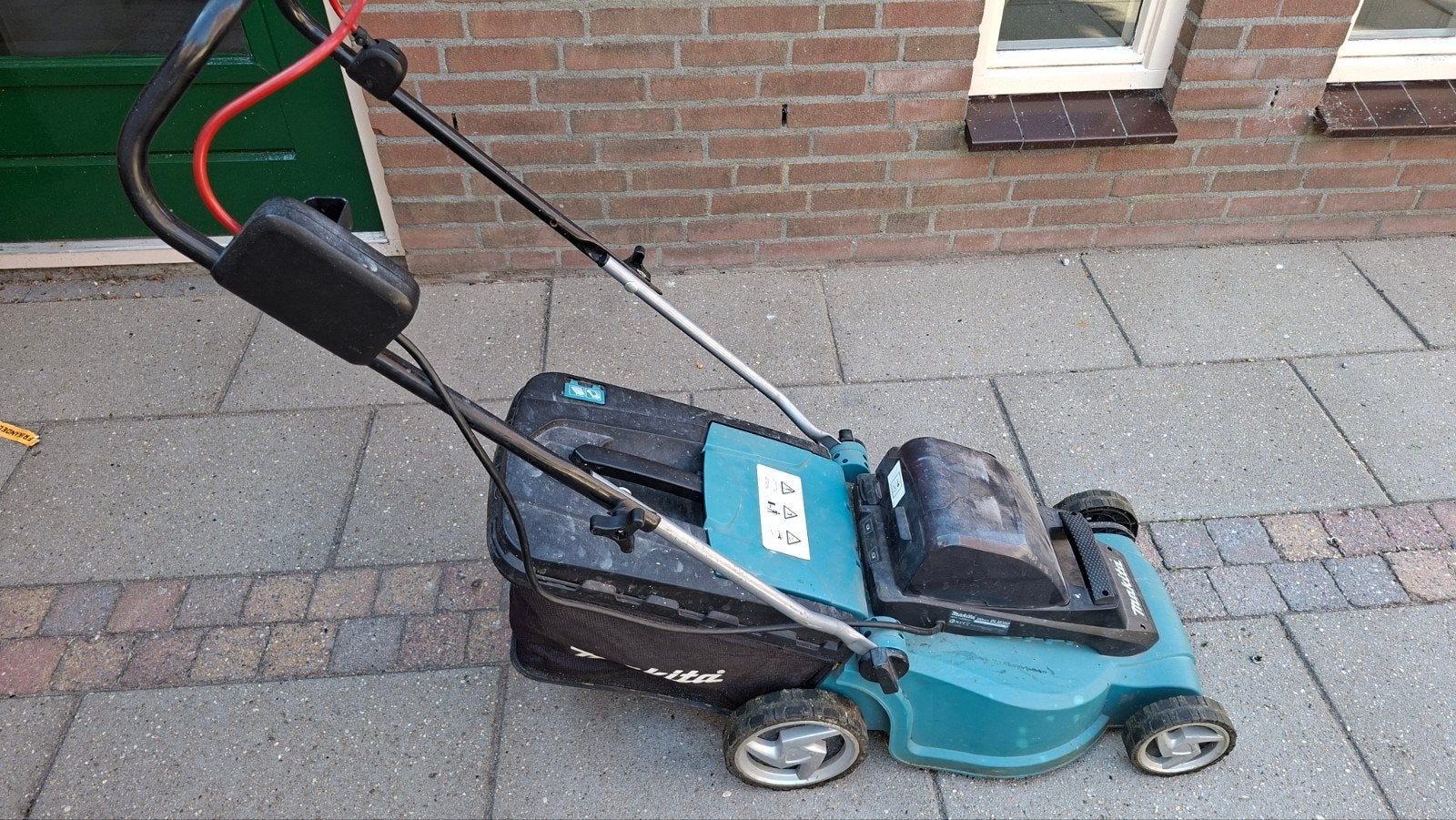Makita DLM380 Accu-grasmaaier 38cm met opvangbak, Cirkelmaaier, Gebruikt, Accu-grasmaaier, Ophalen of Verzenden