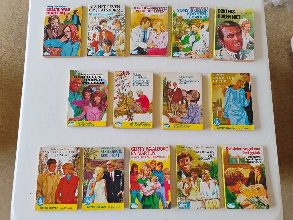 14 Witte Raven pockets (meisjes) per stuk te koop, Boeken, Ophalen of Verzenden, Gelezen