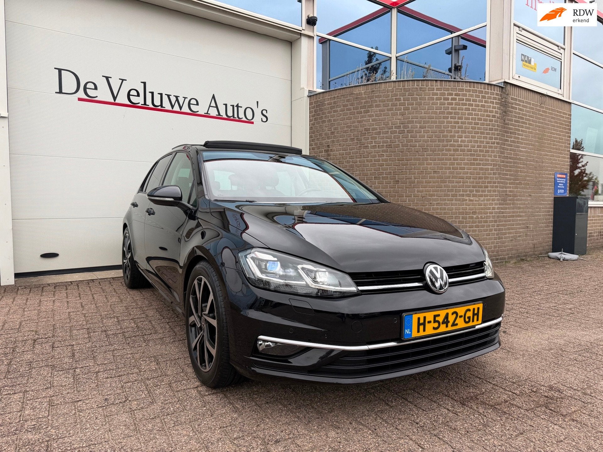 Volkswagen Golf 7.5 1.5 TSI Highline R|Virtual|Matrix|Pano|, Auto's, 4 cilinders, 150 pk, Alcantara, Zwart