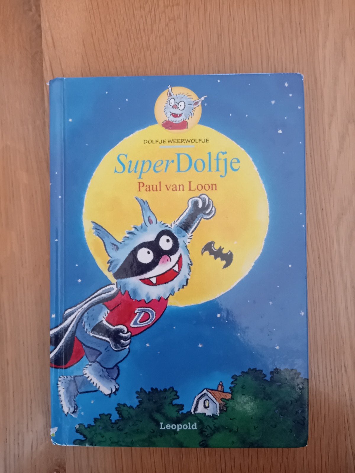 Super Dolfje - Paul van Loon (Dolfje Weerwolfje), Boeken, Ophalen, Zo goed als nieuw, Paul van Loon, Fictie