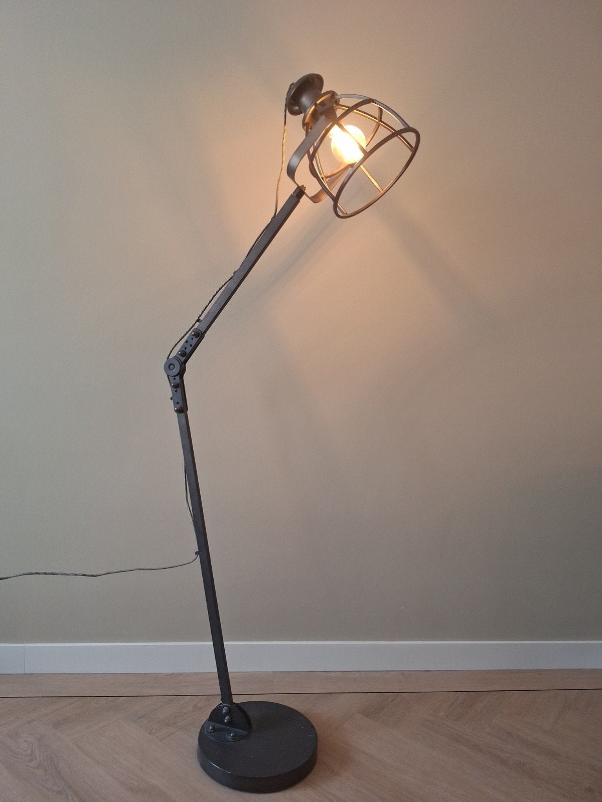 Industriële Vloerlamp met verstelbare Arm, Ophalen, Gebruikt, E27 (groot), Metaal