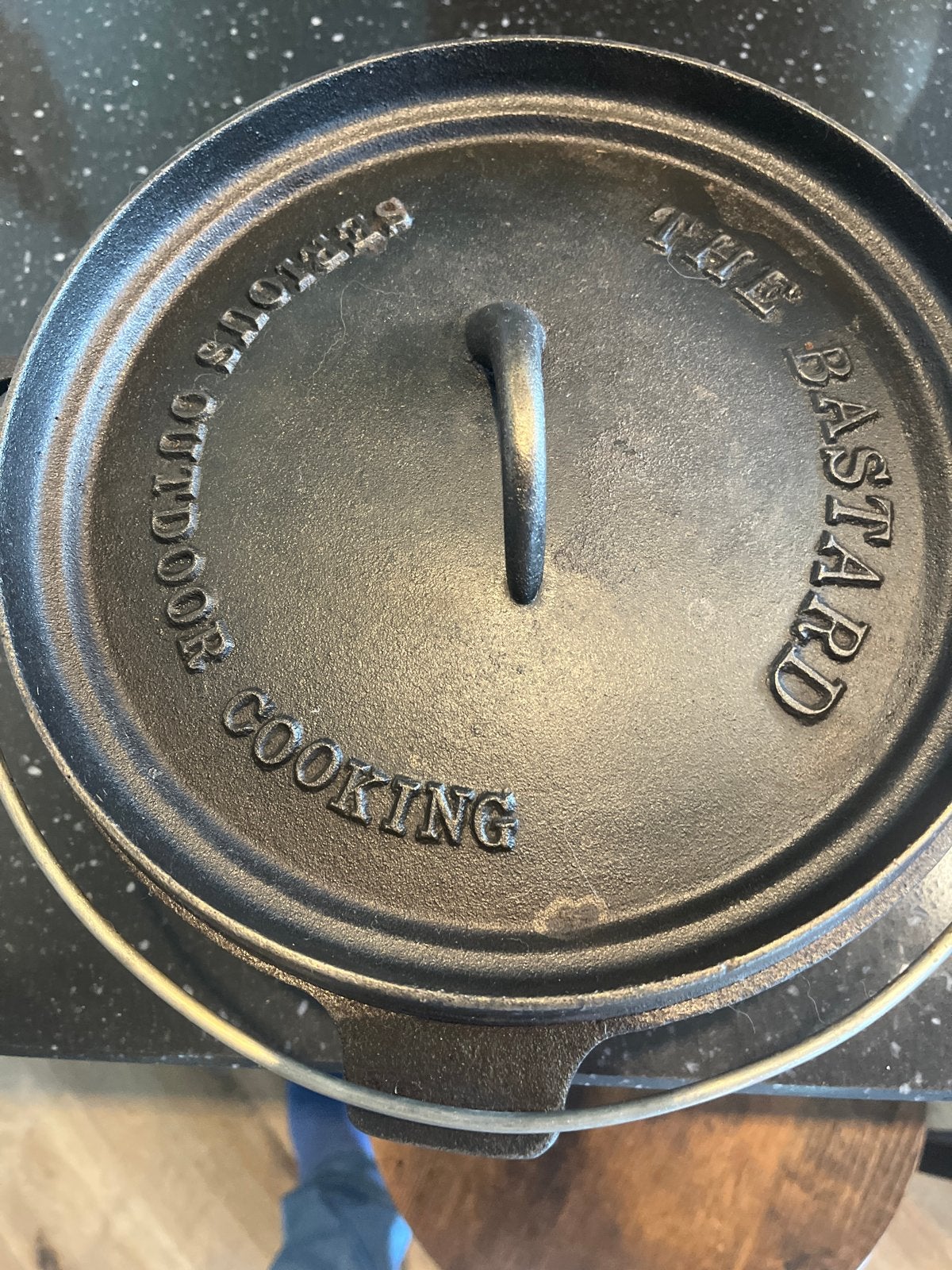 The Bastard Dutch Oven - Gietijzeren Braadpan - dia 25 cm, Ophalen, Geschikt voor barbecue, Zo goed als nieuw, Overige merken