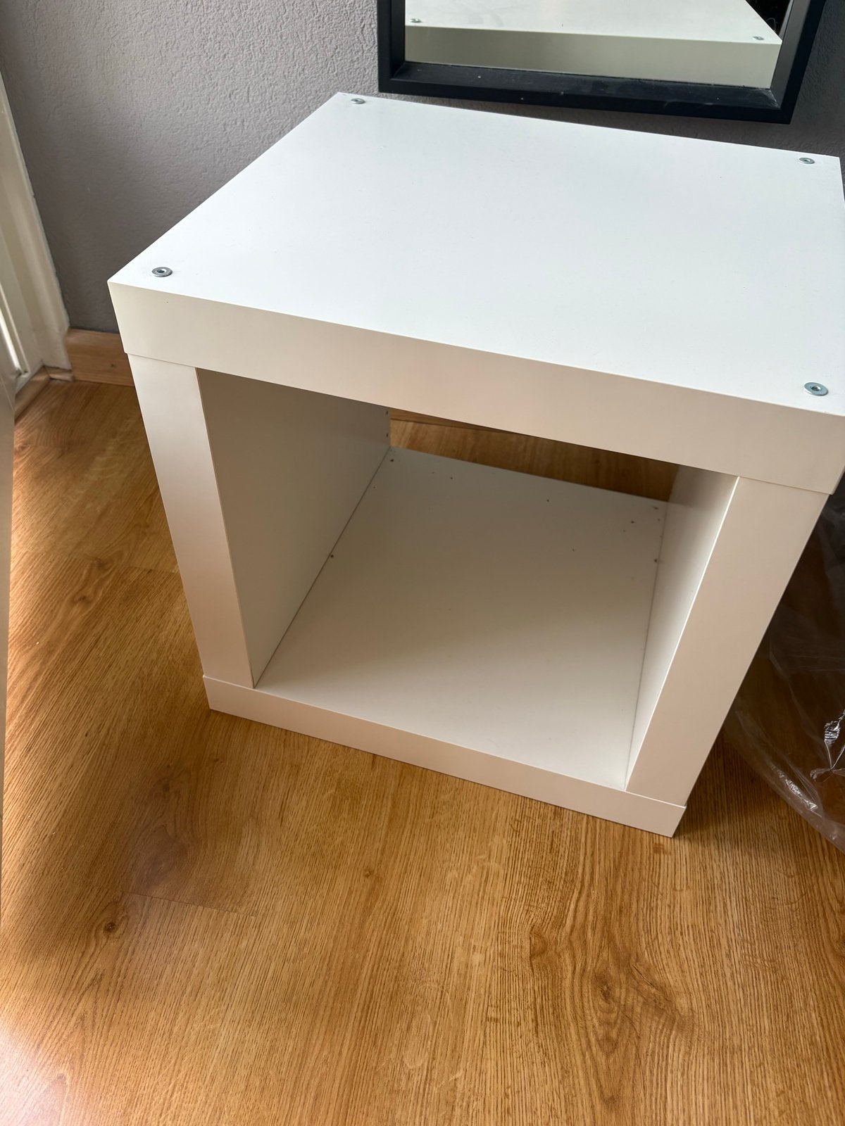 Witte kubus wandplank/kastje met ophangschroeven, Ophalen, Minder dan 50 cm, Zo goed als nieuw, Minder dan 25 cm