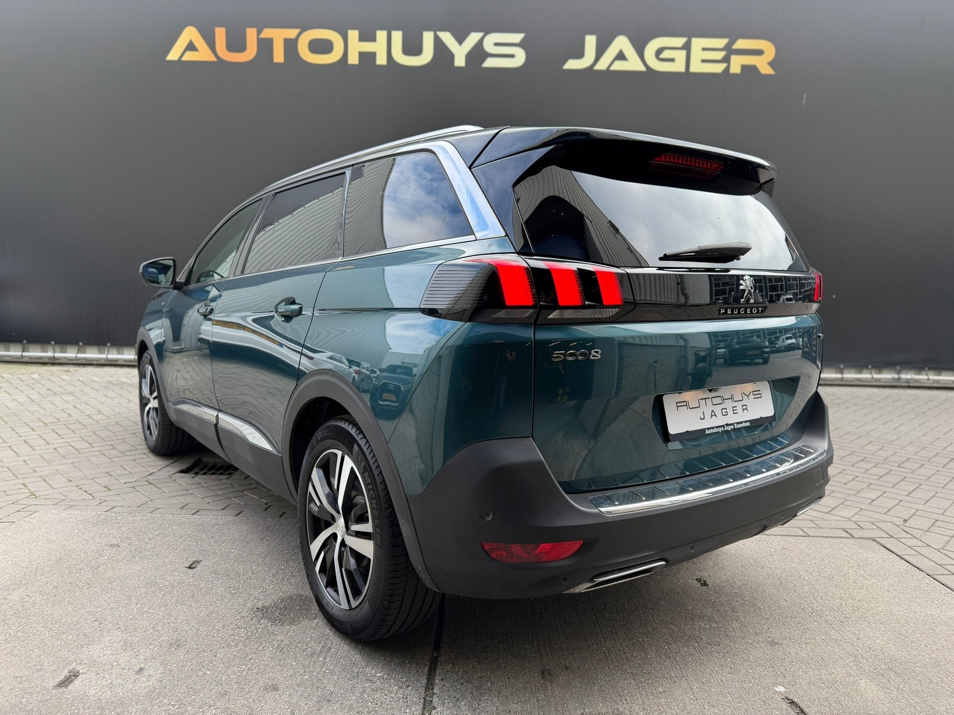 Peugeot 5008 1.2 PureTech GT-Line Panorama Camera Carplay 7p, Dealer onderhouden, Gebruikt, Zwart, 1199 cc