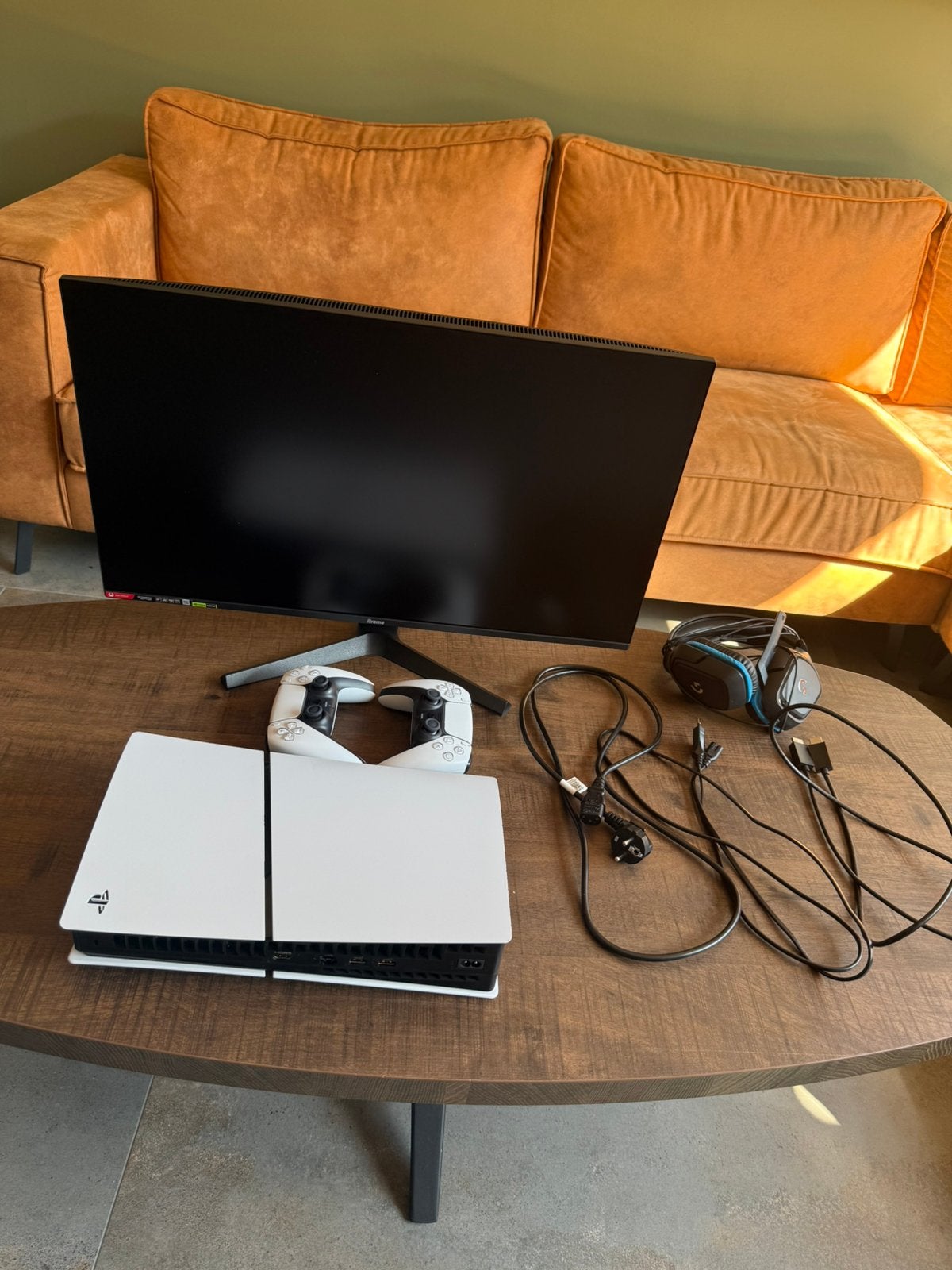 PS5 Slim Digital + 2 Controllers + Monitor + Headset, Ophalen of Verzenden, Zo goed als nieuw, Overige genres