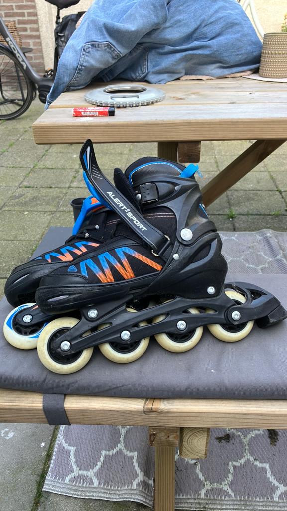 Skeelers verstelbaar mt. 35 - 38, Sport en Fitness, Skeelers, Kinderen, Inline skates 4 wielen, Ophalen, Overige merken