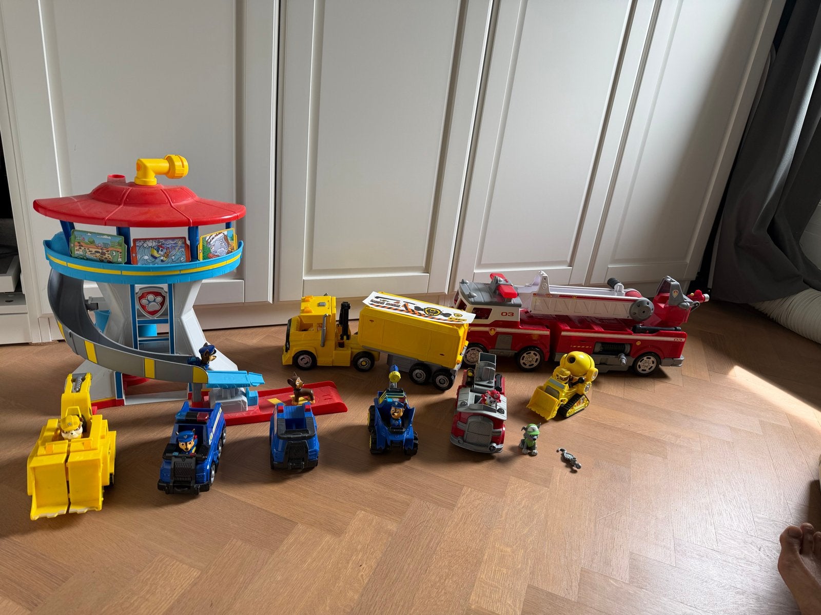Grote Paw Patrol set: Uitkijktoren, voertuigen & figuren, Kinderen en Baby's, Speelgoed | Speelgoedvoertuigen, Ophalen of Verzenden