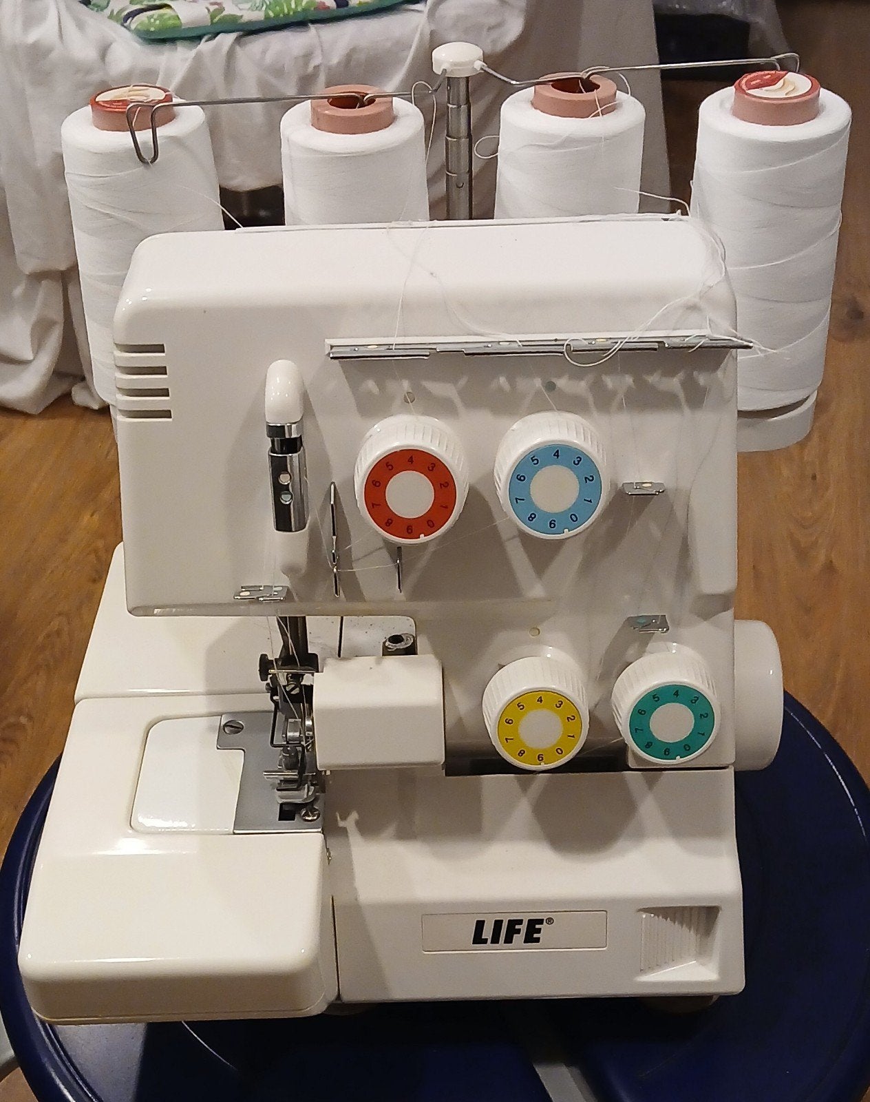 LIFE Overlockmachine / Lockmachine (MD 10685), Ophalen, Zo goed als nieuw, Lockmachine, Overige merken