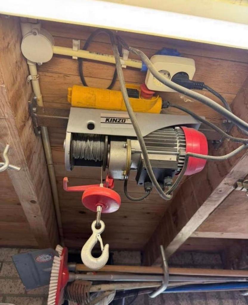 Elektrische lier / takel Kinzo 500W – max. 125/250 kg, Ophalen, Zo goed als nieuw, Elektrisch