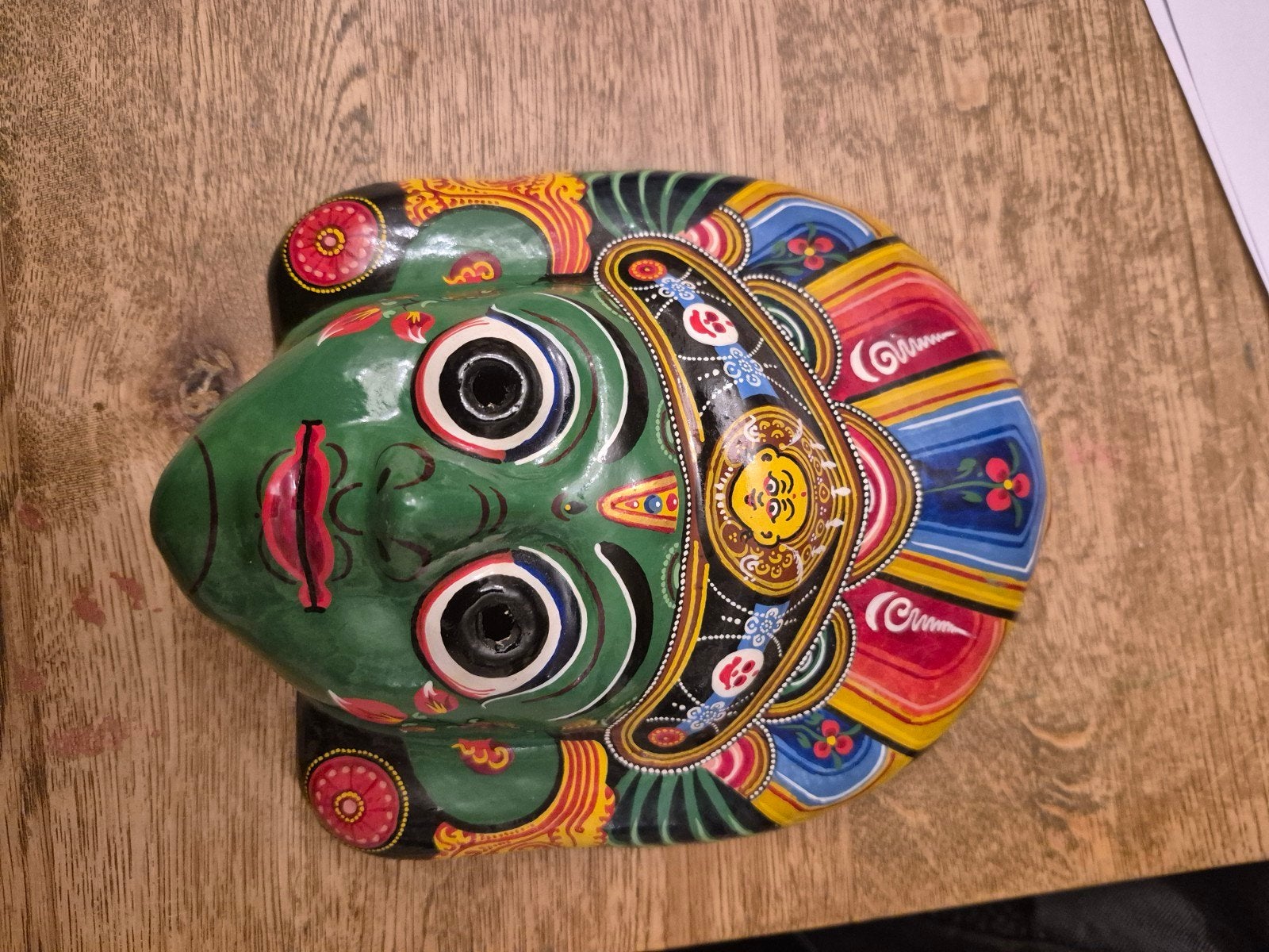 Kleurrijk houten masker uit Indonesië, handgemaakt, Antiek en Kunst, Kunst | Niet-Westerse kunst, Hout, Masker, Groen, Indonesië