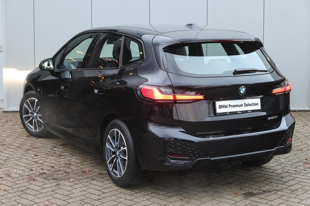 BMW 2 Serie Active Tourer 220i M Sport Automaat / Achteruitr, Auto's, BMW, 12 maanden, Gebruikt, 156 pk, Zwart