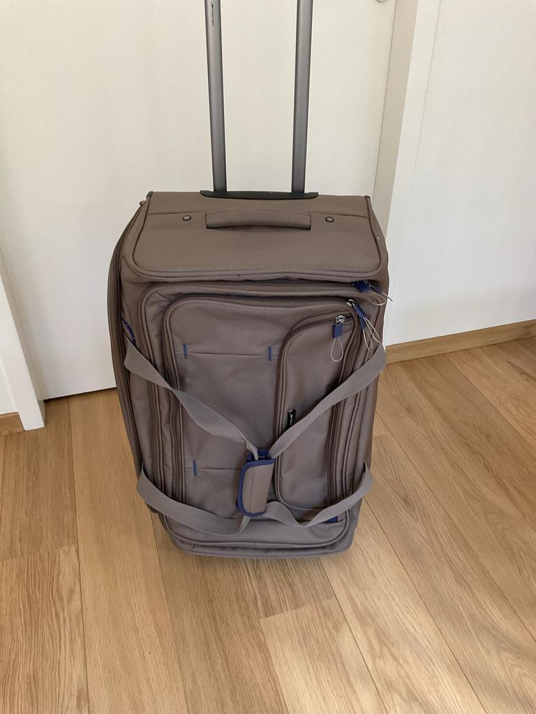 Handige reiskoffer met wieltjes en uitschuifbare handgreep, Ophalen, 30 cm of meer, Zo goed als nieuw, 60 tot 80 cm
