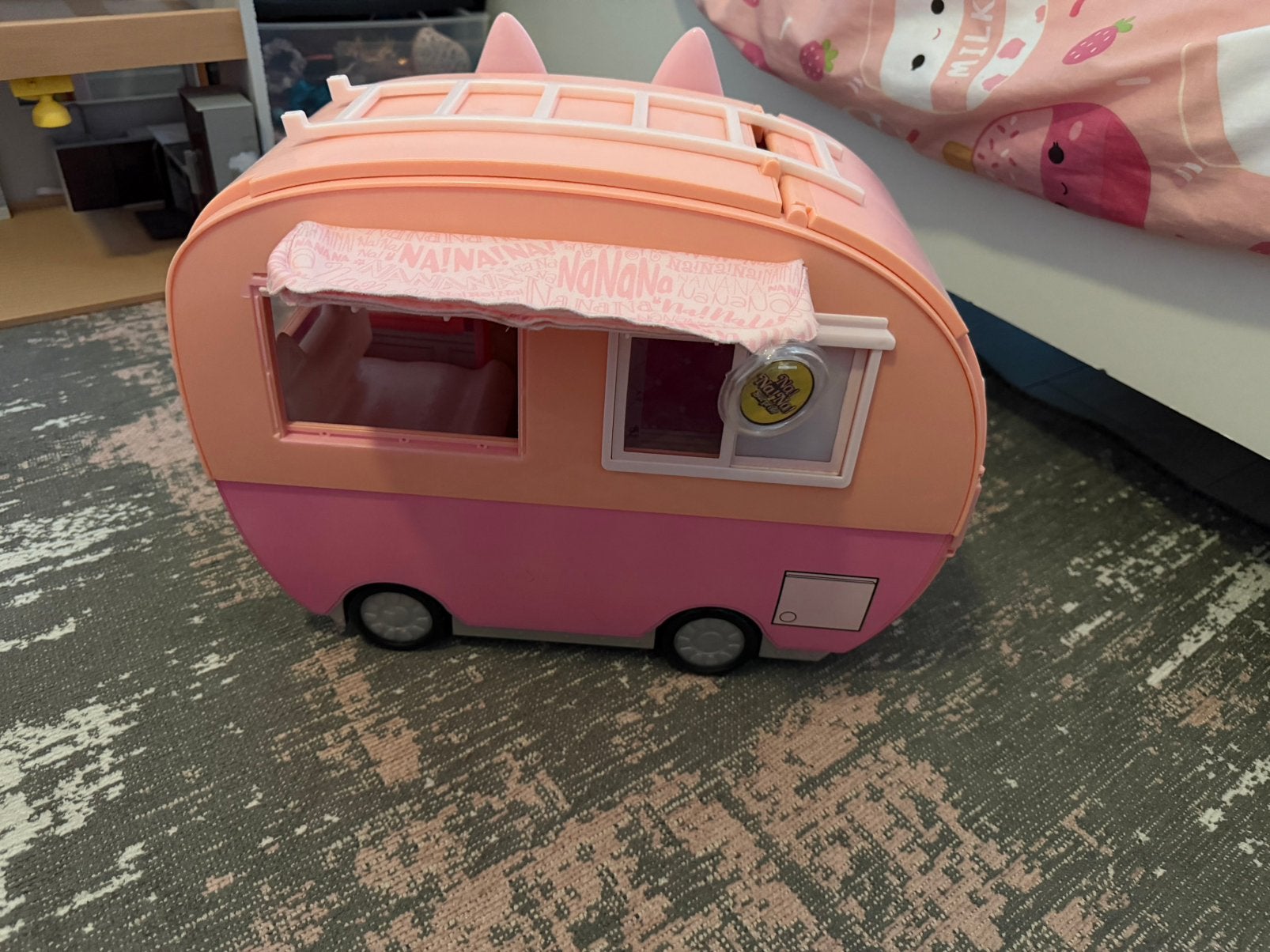 Nanana speelwagen, Ophalen